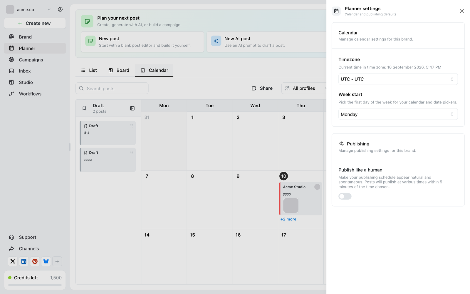 Pannello delle impostazioni di Planner in Ocoya con una sezione Calendar che mostra un selettore Timezone impostato su UTC e un selettore Week start impostato su Monday, sopra una sezione Publishing con un interruttore Publish like a human