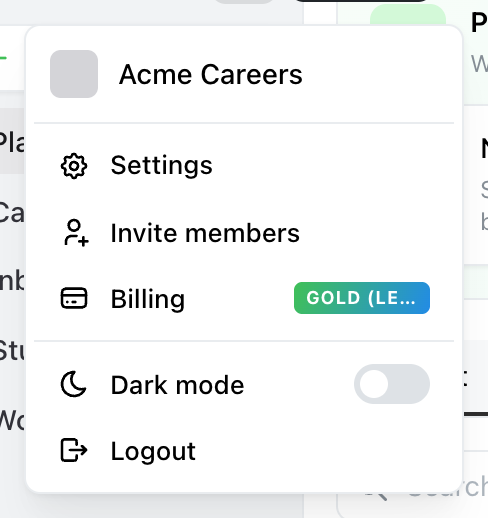 Il menu dell'account di Ocoya, aperto dalla barra laterale, con Settings, Invite members, Billing con il piano attuale su un badge, un interruttore Dark mode e Logout
