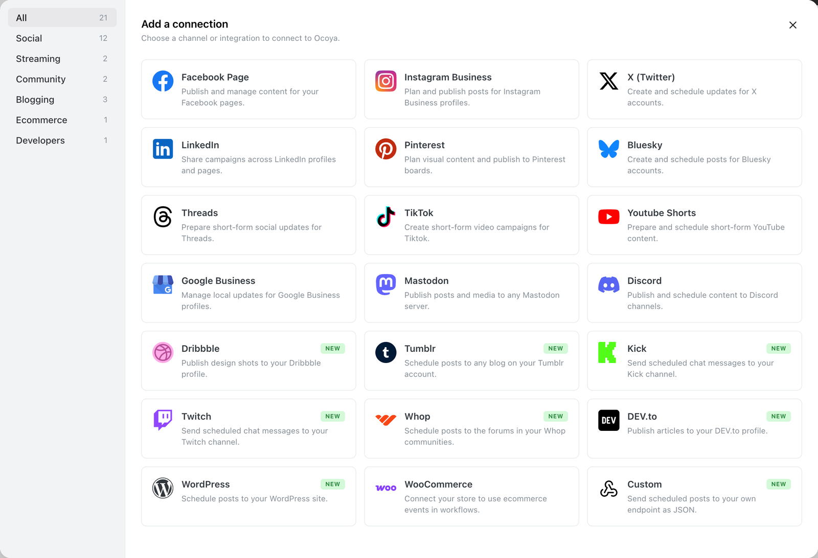 Finestra Add a connection con una barra laterale di categorie a sinistra (All, Social, Streaming, Community, Blogging, Ecommerce e Developers, ciascuna con un conteggio) e una griglia di card dei canali, ognuna con logo, nome e una descrizione di una riga